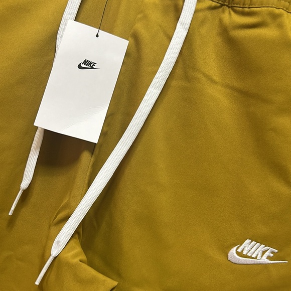 NWT Nike Men’s Standard Fit Taper Leg Regular Length Pants - Picture 8 of 8